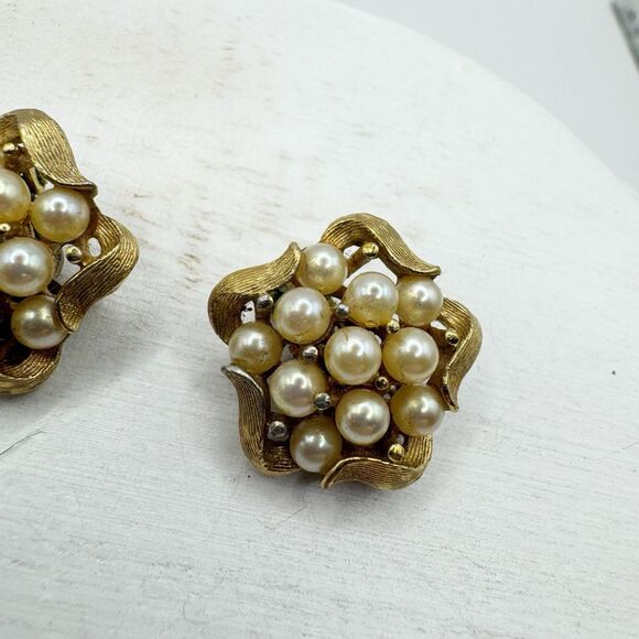 Panetta Pearl Cluster Flower Clip On Earrings Retro Mid Century Gold Tone Signed - Picture 5 of 9